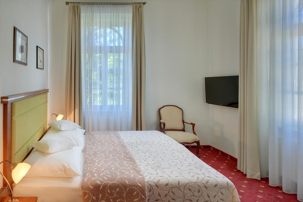 Gourmet Hotel Villa Patriot Mariánské Lázně Exteriör bild